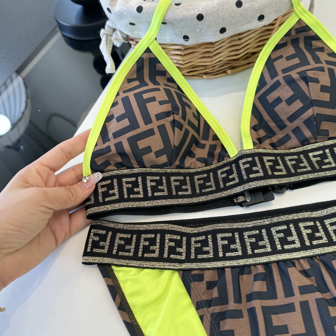 。FD芬迪比基尼👙 上身超级棒！同步各大专柜发售，自然而然呈现时尚感！十分减龄，具有年轻活力。 码数：S