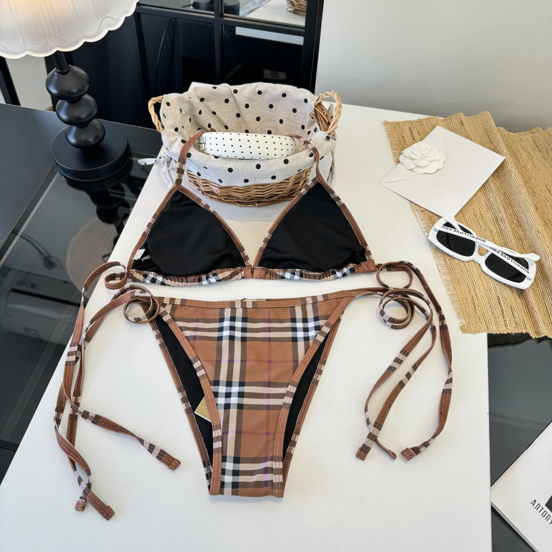 。巴宝莉Burberry比基尼👙 上身超级棒！同步各大专柜发售，自然而然呈现时尚感！十分减龄，具有年轻活
