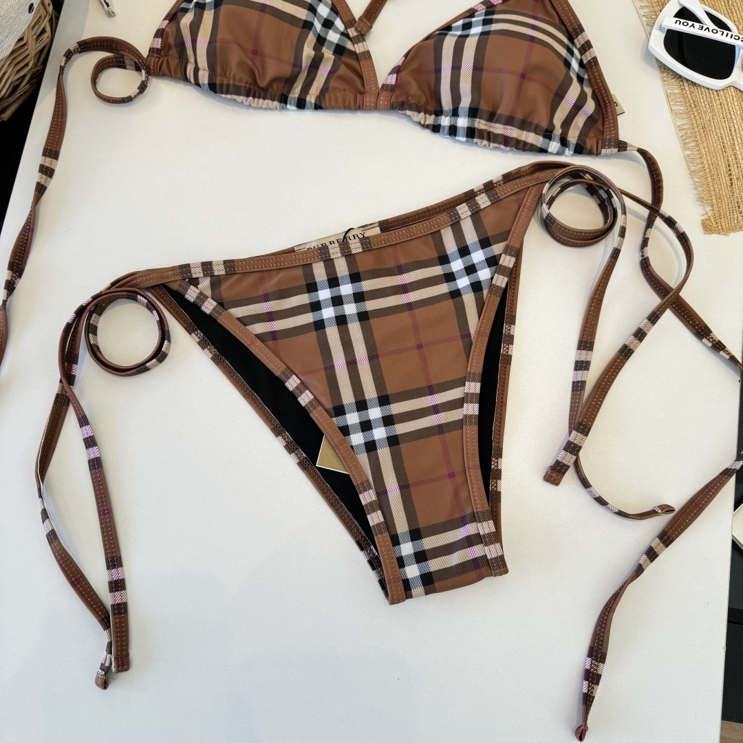 。巴宝莉Burberry比基尼👙 上身超级棒！同步各大专柜发售，自然而然呈现时尚感！十分减龄，具有年轻活