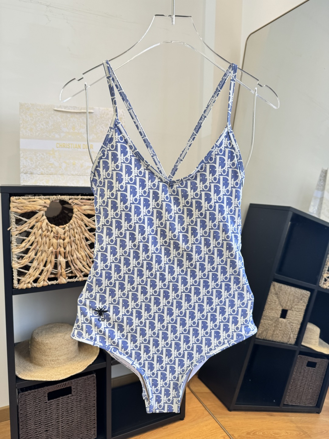 。Dior迪奥新连体比基尼👙泳衣，个性十足，超显水蛇腰，出游必备SM L XL