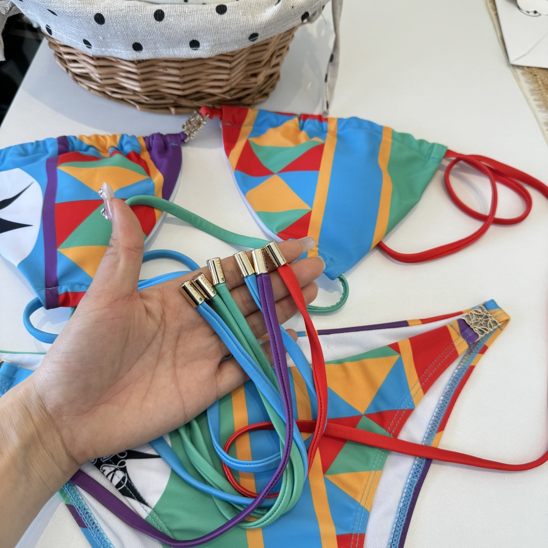 。罗意威LOEWE新款比基尼泳衣👙❤️😍🥰适合多种场景的游泳衣🏊‍♀️海边 游泳池 温泉 水上乐园 漂流