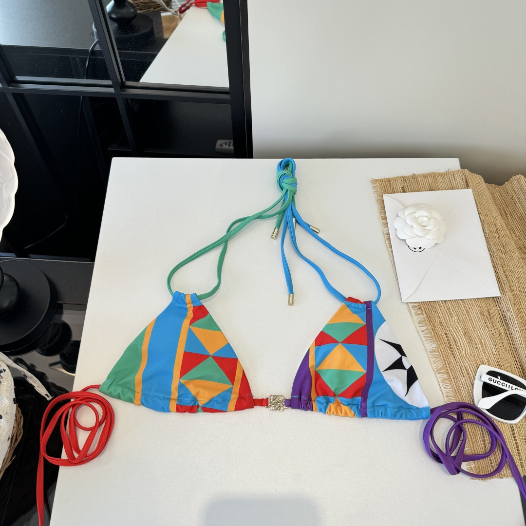 。罗意威LOEWE新款比基尼泳衣👙❤️😍🥰适合多种场景的游泳衣🏊‍♀️海边 游泳池 温泉 水上乐园 漂流