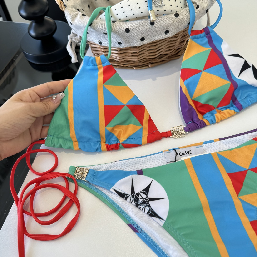 。罗意威LOEWE新款比基尼泳衣👙❤️😍🥰适合多种场景的游泳衣🏊‍♀️海边 游泳池 温泉 水上乐园 漂流