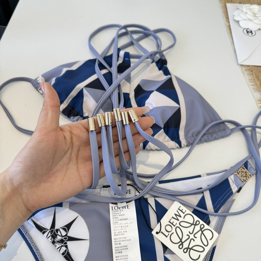 。罗意威LOEWE新款比基尼泳衣👙❤️😍🥰适合多种场景的游泳衣🏊‍♀️海边 游泳池 温泉 水上乐园 漂流
