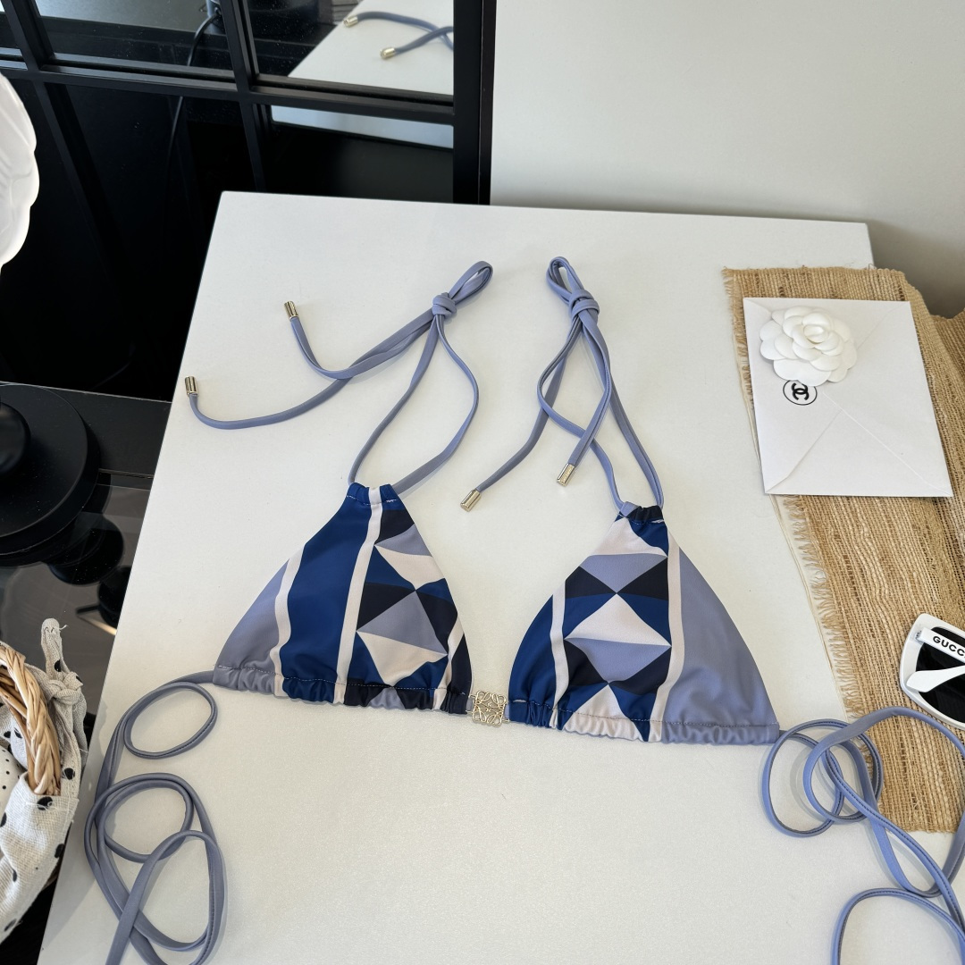 。罗意威LOEWE新款比基尼泳衣👙❤️😍🥰适合多种场景的游泳衣🏊‍♀️海边 游泳池 温泉 水上乐园 漂流