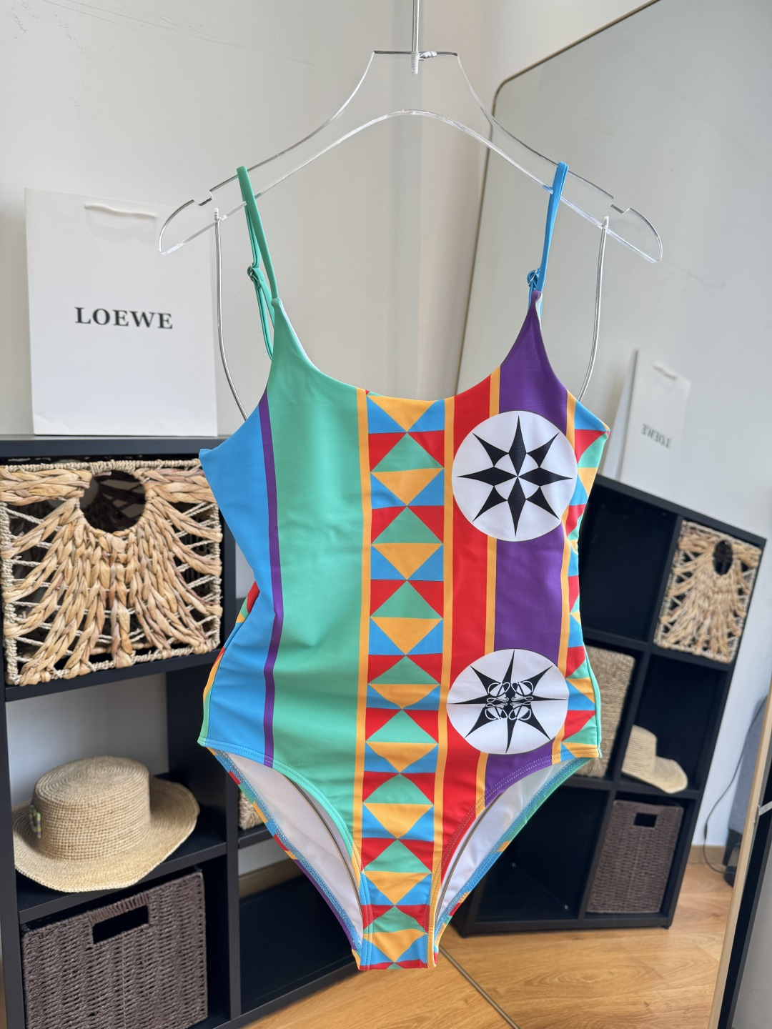 。罗意威LOEWE新款连体比基尼泳衣👙❤️😍🥰适合多种场景的游泳衣🏊‍♀️海边 游泳池 温泉 水上乐园 