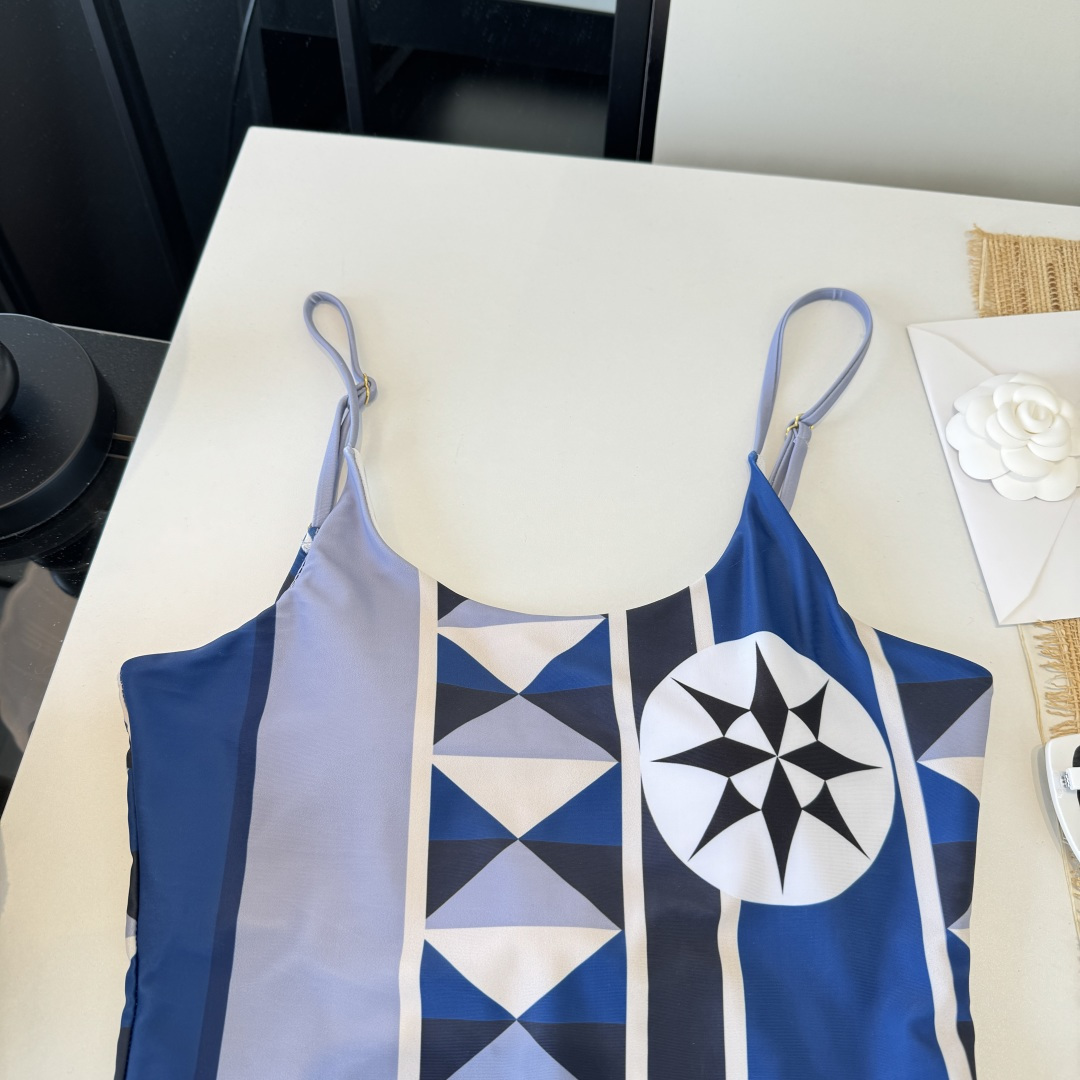 。罗意威LOEWE新款连体比基尼泳衣👙❤️😍🥰适合多种场景的游泳衣🏊‍♀️海边 游泳池 温泉 水上乐园 