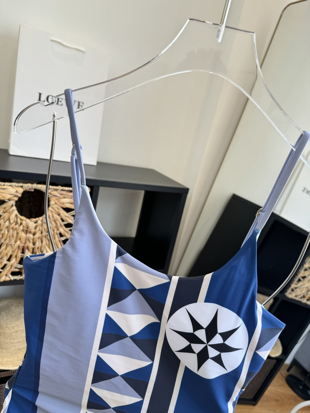 。罗意威LOEWE新款连体比基尼泳衣👙❤️😍🥰适合多种场景的游泳衣🏊‍♀️海边 游泳池 温泉 水上乐园 