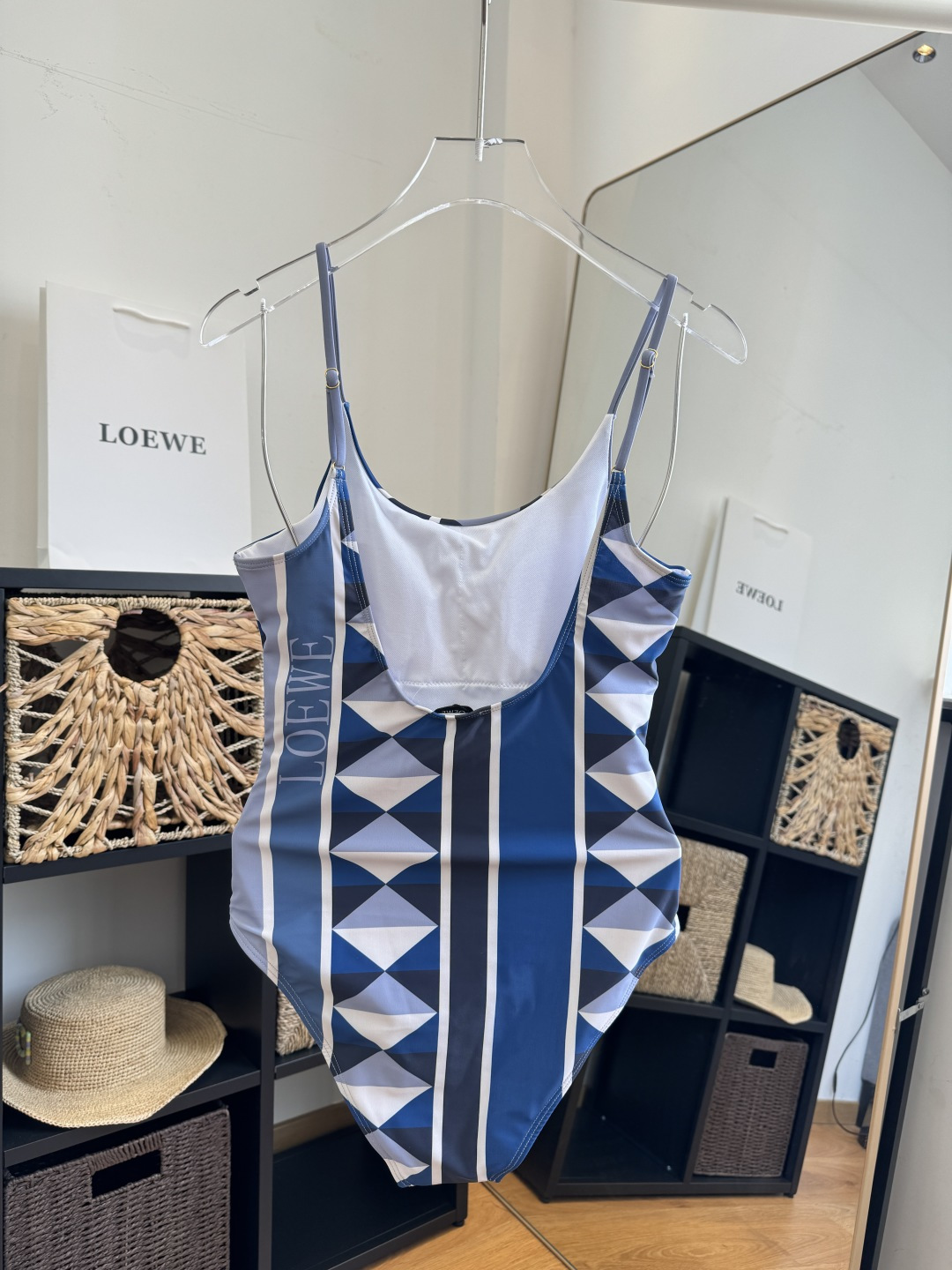 。罗意威LOEWE新款连体比基尼泳衣👙❤️😍🥰适合多种场景的游泳衣🏊‍♀️海边 游泳池 温泉 水上乐园 