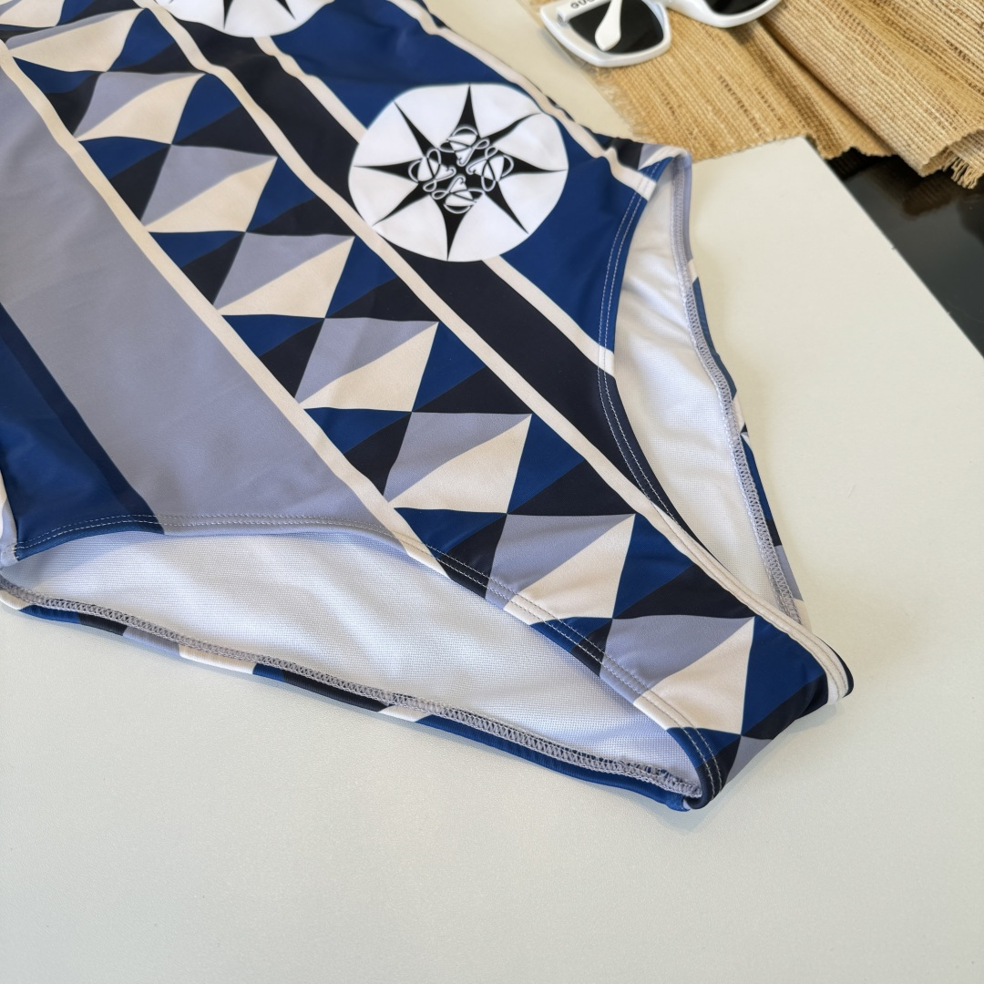 。罗意威LOEWE新款连体比基尼泳衣👙❤️😍🥰适合多种场景的游泳衣🏊‍♀️海边 游泳池 温泉 水上乐园 