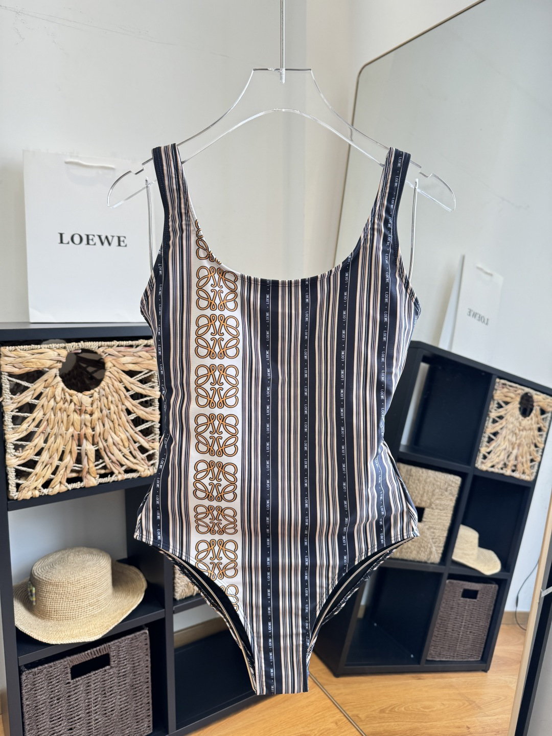 。罗意威LOEWE新款连体比基尼泳衣👙❤️😍🥰适合多种场景的游泳衣🏊‍♀️海边 游泳池 温泉 水上乐园 