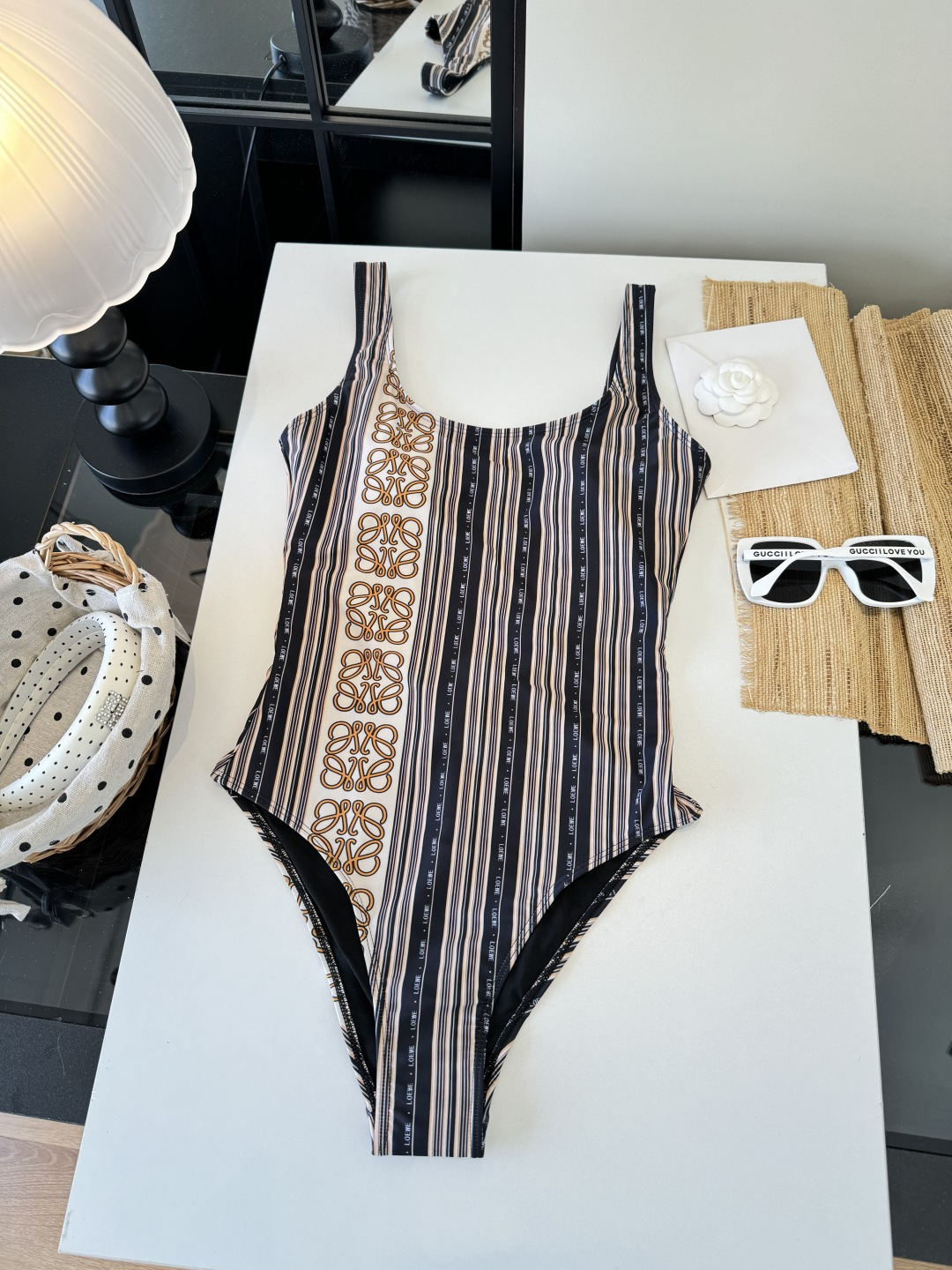 。罗意威LOEWE新款连体比基尼泳衣👙❤️😍🥰适合多种场景的游泳衣🏊‍♀️海边 游泳池 温泉 水上乐园 