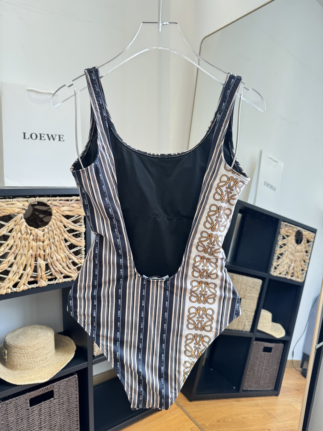 。罗意威LOEWE新款连体比基尼泳衣👙❤️😍🥰适合多种场景的游泳衣🏊‍♀️海边 游泳池 温泉 水上乐园 