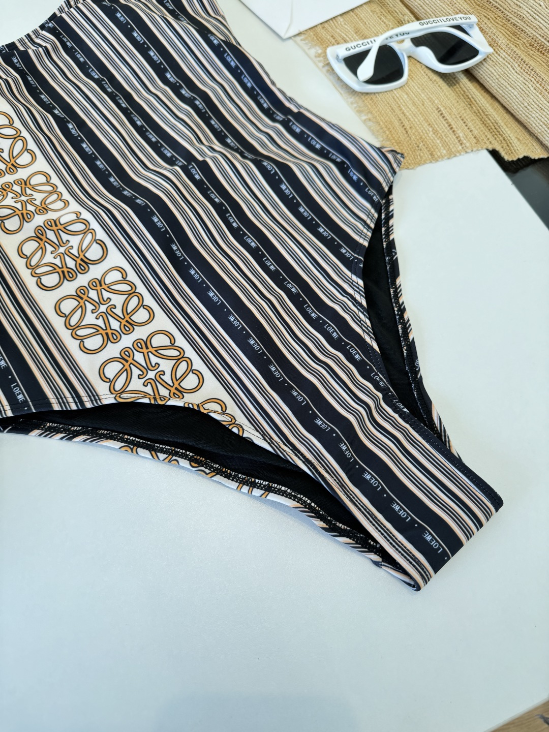 。罗意威LOEWE新款连体比基尼泳衣👙❤️😍🥰适合多种场景的游泳衣🏊‍♀️海边 游泳池 温泉 水上乐园 