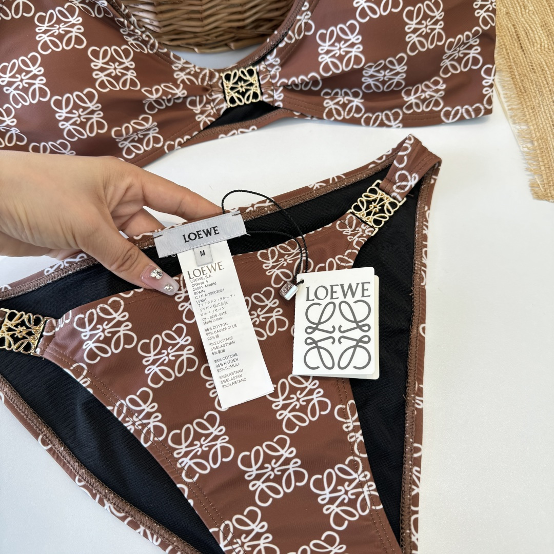 。罗意威LOEWE新款连体比基尼泳衣👙❤️😍🥰适合多种场景的游泳衣🏊‍♀️海边 游泳池 温泉 水上乐园 