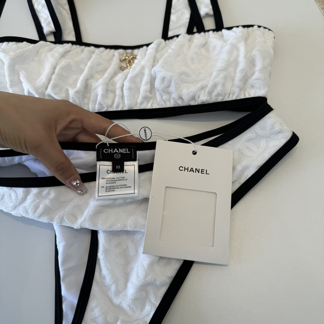 。Chanel香奈儿新款比基尼泳衣👙❤️😍🥰适合多种场景的游泳衣🏊‍♀️海边 游泳池 温泉 水上乐园 漂