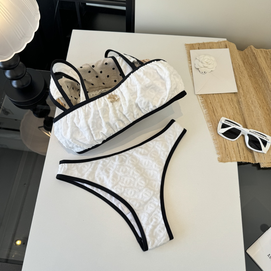 。Chanel香奈儿新款比基尼泳衣👙❤️😍🥰适合多种场景的游泳衣🏊‍♀️海边 游泳池 温泉 水上乐园 漂