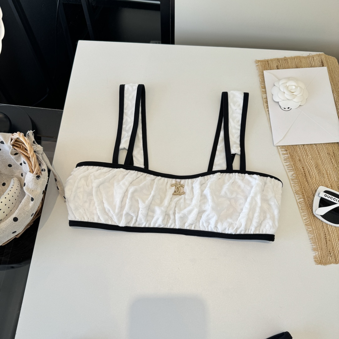 。Chanel香奈儿新款比基尼泳衣👙❤️😍🥰适合多种场景的游泳衣🏊‍♀️海边 游泳池 温泉 水上乐园 漂