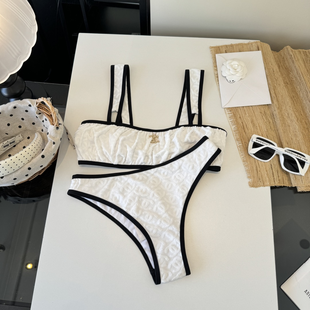 。Chanel香奈儿新款比基尼泳衣👙❤️😍🥰适合多种场景的游泳衣🏊‍♀️海边 游泳池 温泉 水上乐园 漂