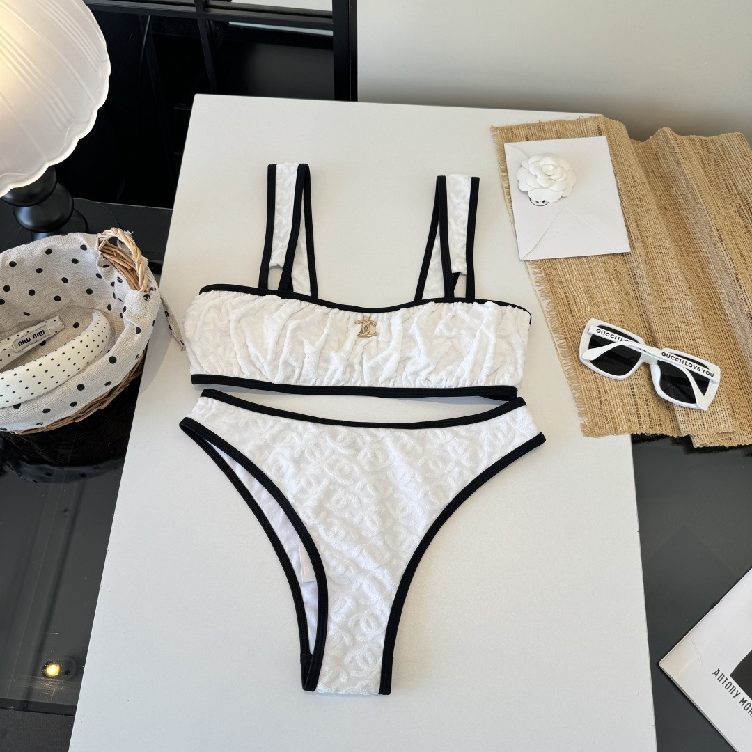 。Chanel香奈儿新款比基尼泳衣👙❤️😍🥰适合多种场景的游泳衣🏊‍♀️海边 游泳池 温泉 水上乐园 漂