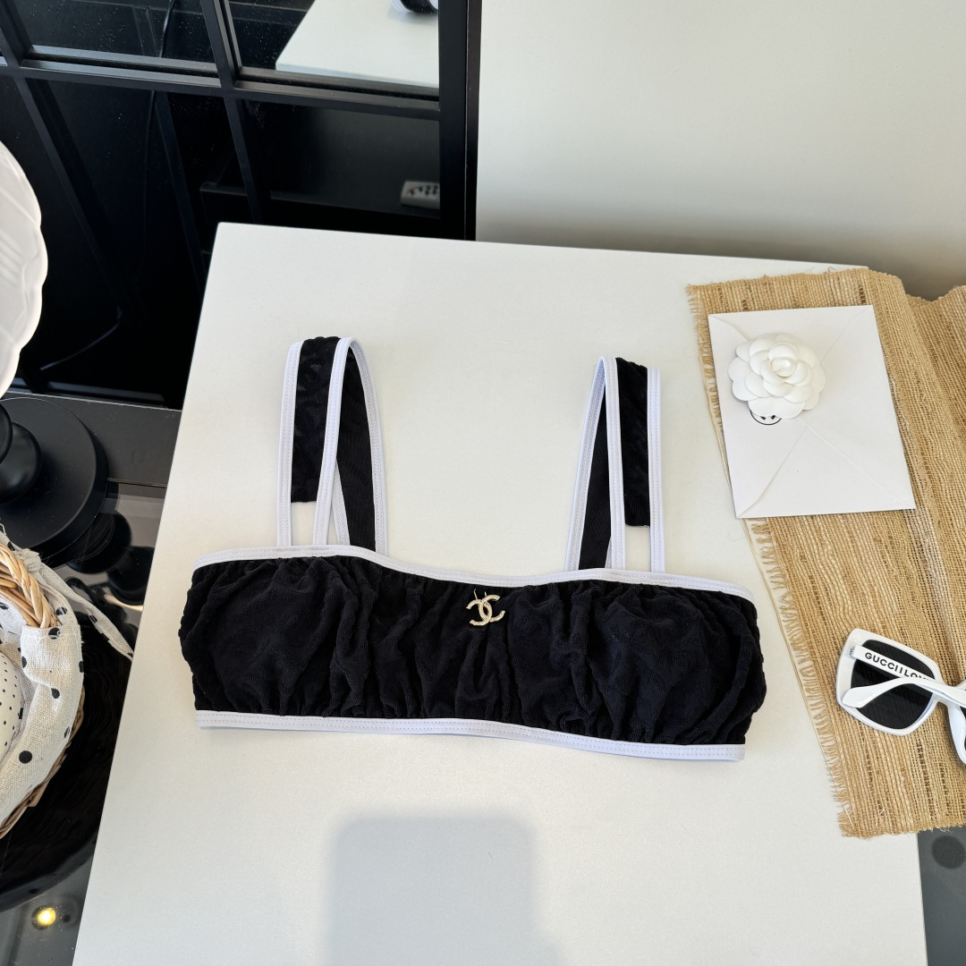 。Chanel香奈儿新款比基尼泳衣👙❤️😍🥰适合多种场景的游泳衣🏊‍♀️海边 游泳池 温泉 水上乐园 漂