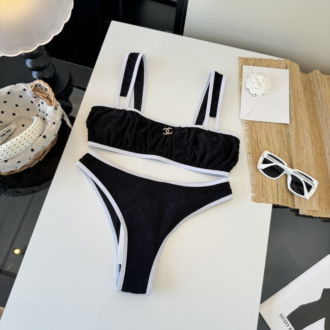 。Chanel香奈儿新款比基尼泳衣👙❤️😍🥰适合多种场景的游泳衣🏊‍♀️海边 游泳池 温泉 水上乐园 漂