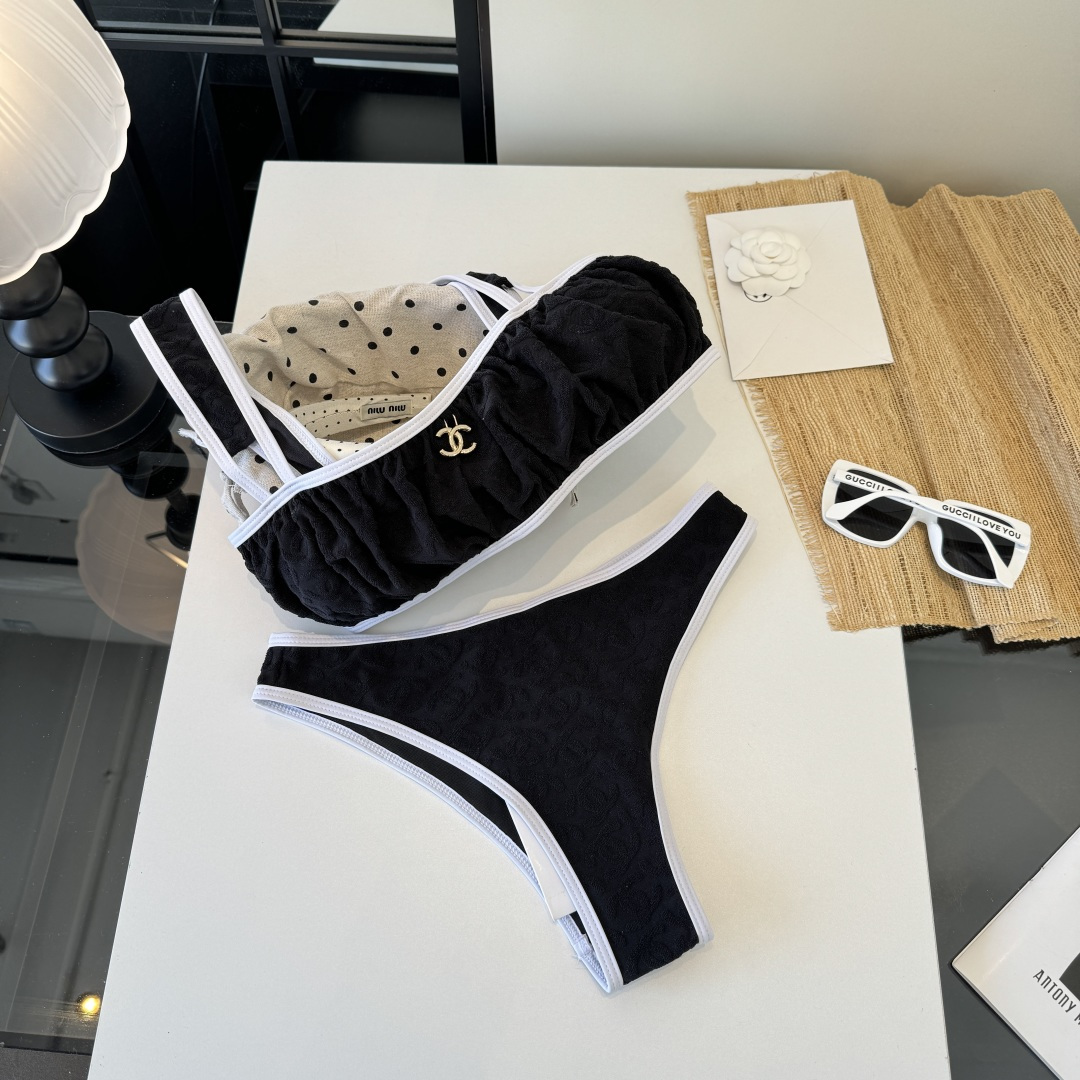 。Chanel香奈儿新款比基尼泳衣👙❤️😍🥰适合多种场景的游泳衣🏊‍♀️海边 游泳池 温泉 水上乐园 漂