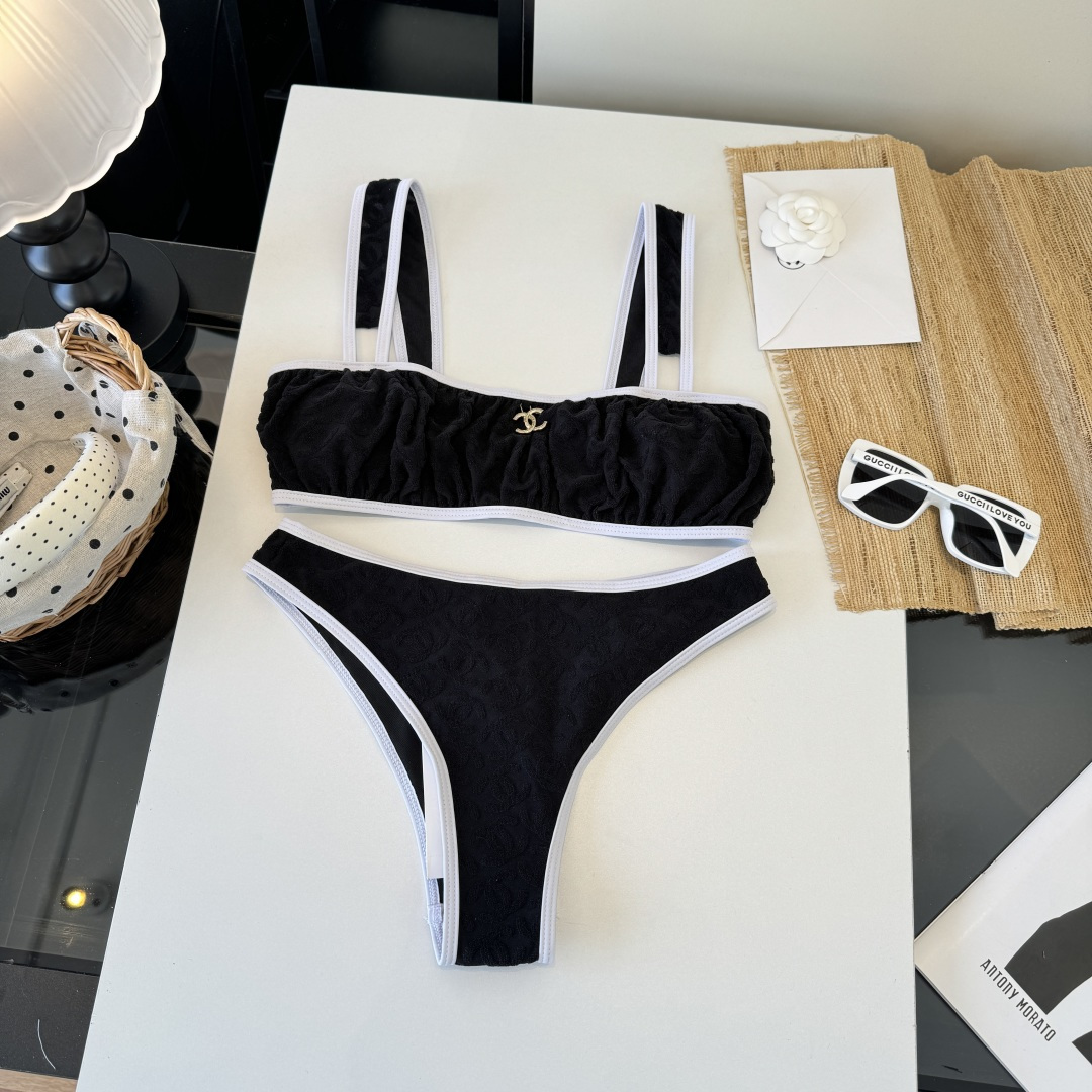 。Chanel香奈儿新款比基尼泳衣👙❤️😍🥰适合多种场景的游泳衣🏊‍♀️海边 游泳池 温泉 水上乐园 漂