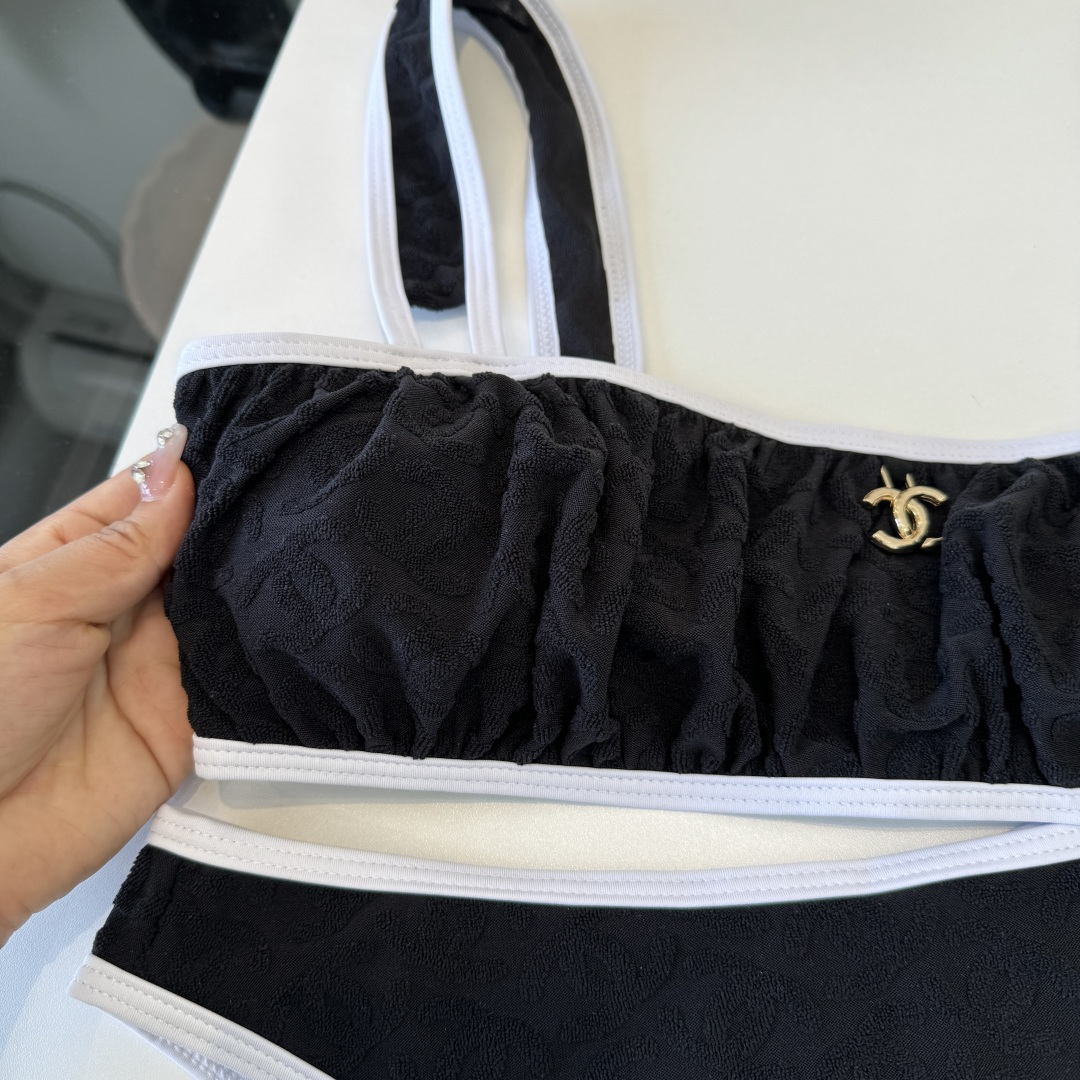 。Chanel香奈儿新款比基尼泳衣👙❤️😍🥰适合多种场景的游泳衣🏊‍♀️海边 游泳池 温泉 水上乐园 漂