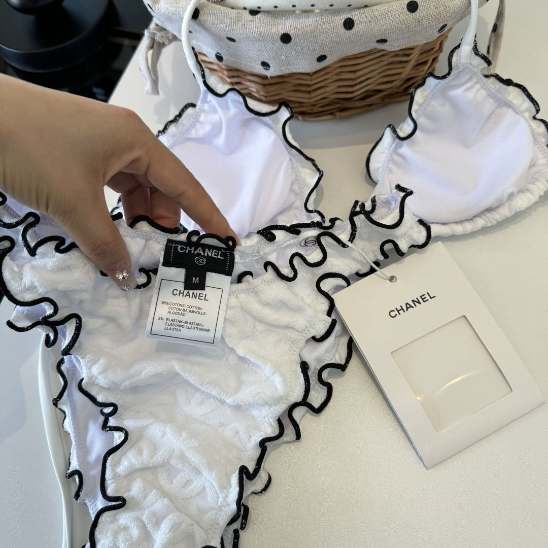 。Chanel香奈儿新款比基尼泳衣👙❤️😍🥰适合多种场景的游泳衣🏊‍♀️海边 游泳池 温泉 水上乐园 漂