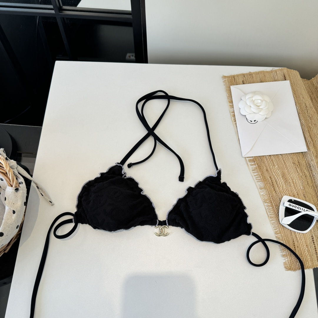 。Chanel香奈儿新款比基尼泳衣👙❤️😍🥰适合多种场景的游泳衣🏊‍♀️海边 游泳池 温泉 水上乐园 漂
