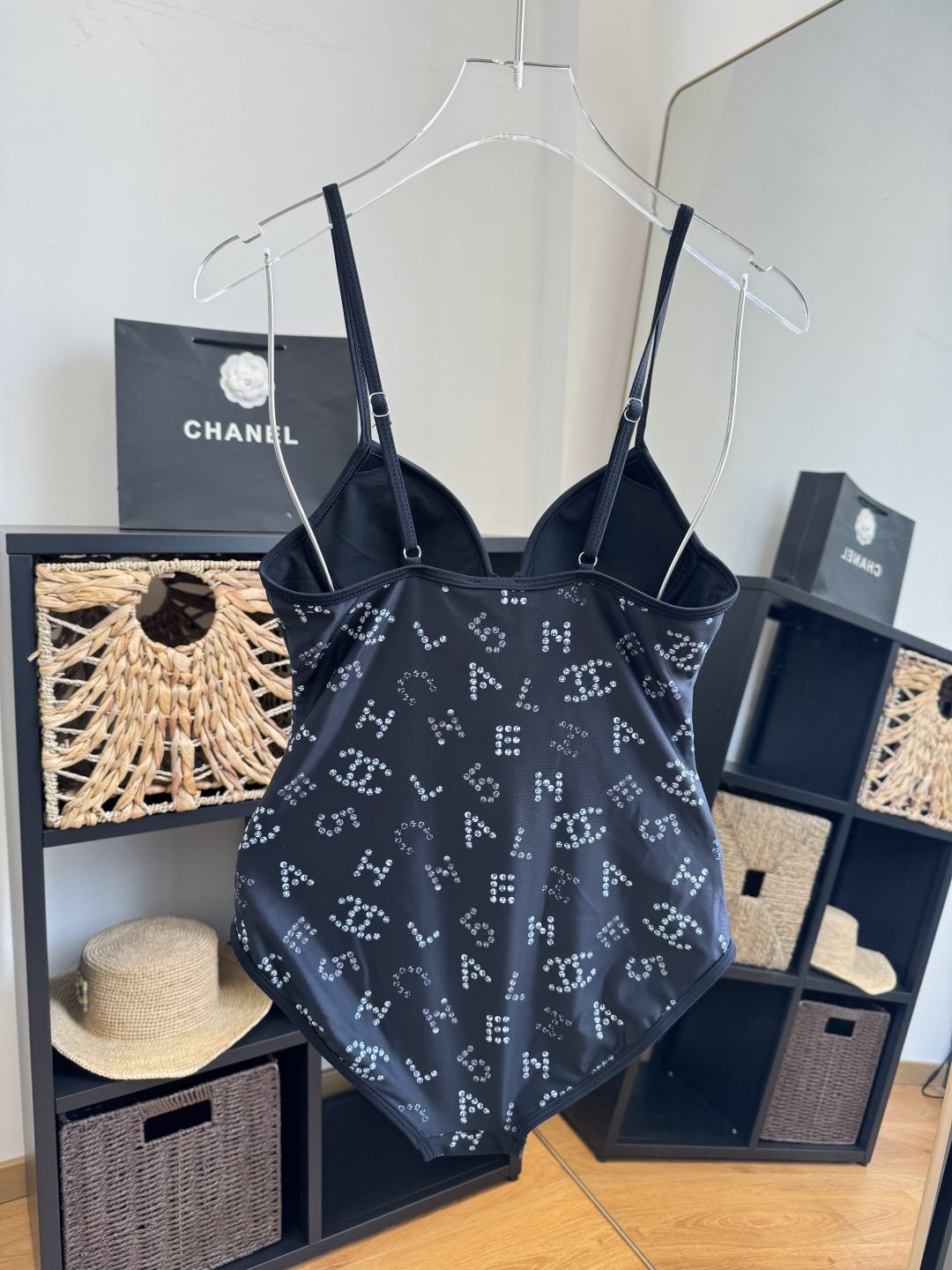 。Chanel香奈儿新款比基尼泳衣👙❤️😍🥰适合多种场景的游泳衣🏊‍♀️海边 游泳池 温泉 水上乐园 漂