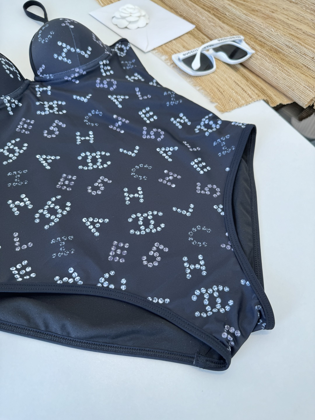 。Chanel香奈儿新款比基尼泳衣👙❤️😍🥰适合多种场景的游泳衣🏊‍♀️海边 游泳池 温泉 水上乐园 漂