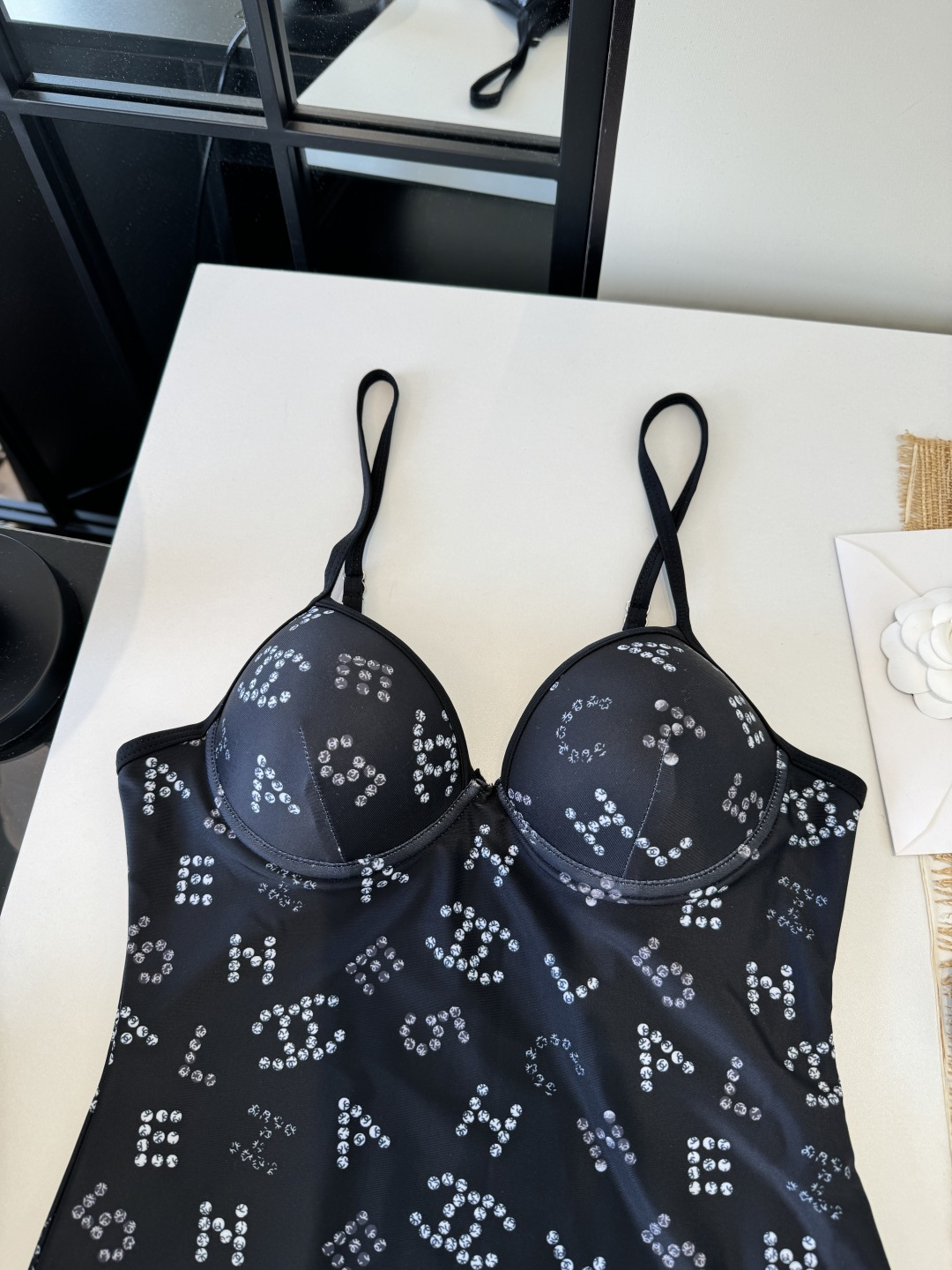 。Chanel香奈儿新款比基尼泳衣👙❤️😍🥰适合多种场景的游泳衣🏊‍♀️海边 游泳池 温泉 水上乐园 漂