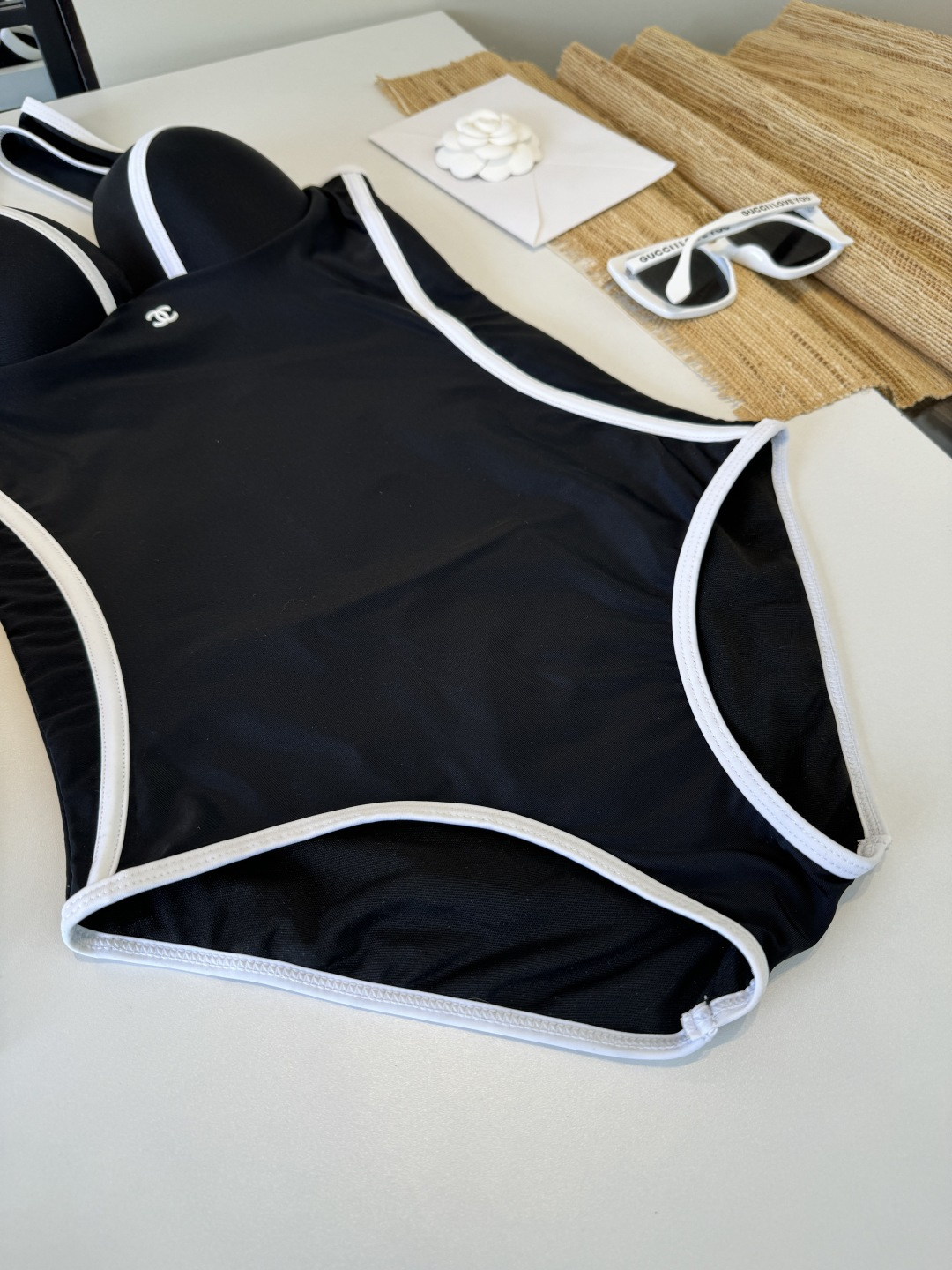 。Chanel香奈儿新款带钢圈连体泳衣👙❤️😍🥰适合多种场景的游泳衣🏊‍♀️海边 游泳池 温泉 水上乐园