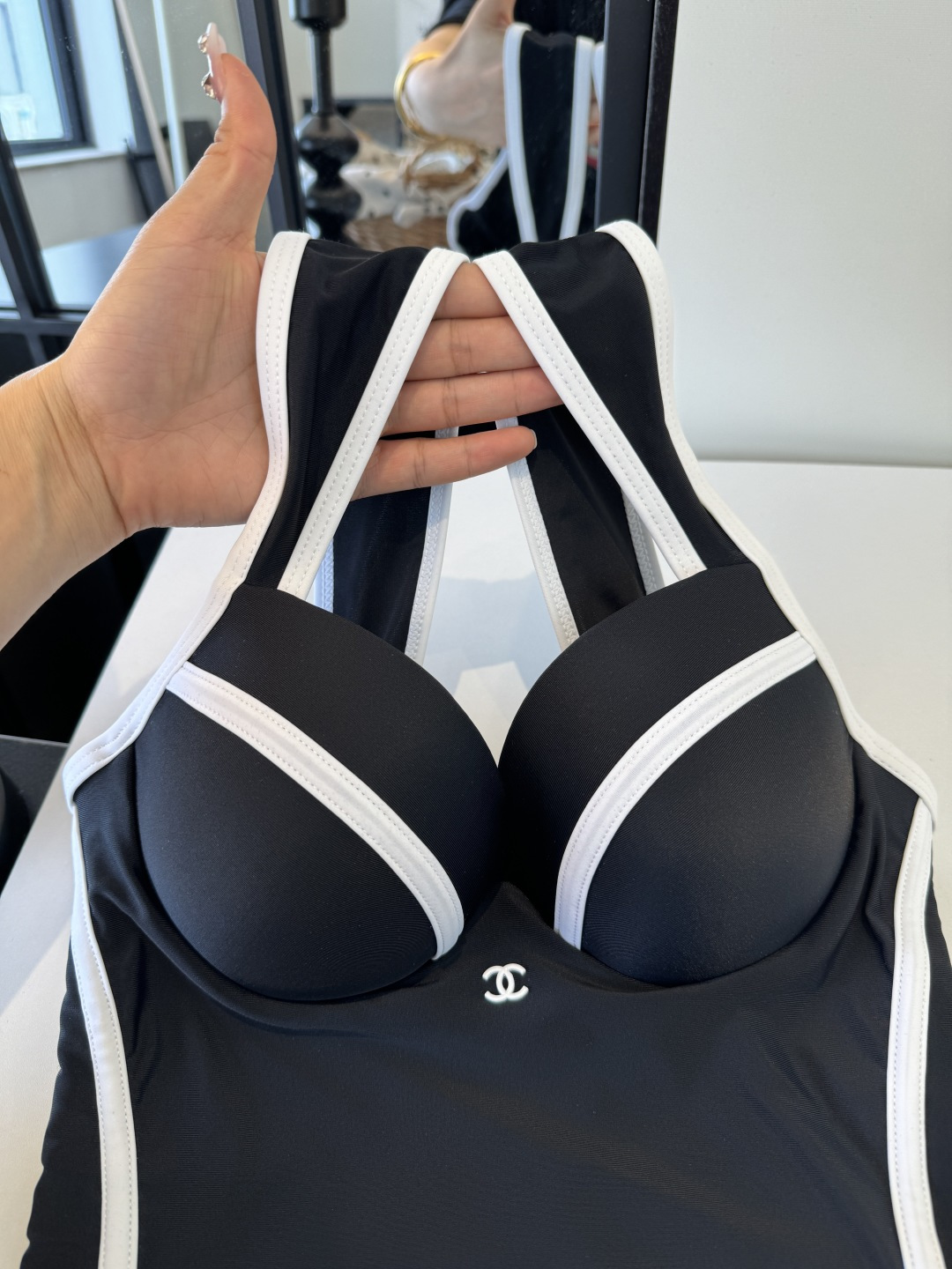 。Chanel香奈儿新款带钢圈连体泳衣👙❤️😍🥰适合多种场景的游泳衣🏊‍♀️海边 游泳池 温泉 水上乐园