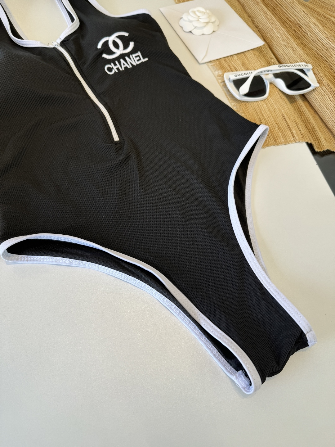 。Chanel香奈儿新款连体泳衣👙❤️😍🥰适合多种场景的游泳衣🏊‍♀️海边 游泳池 温泉 水上乐园 漂流