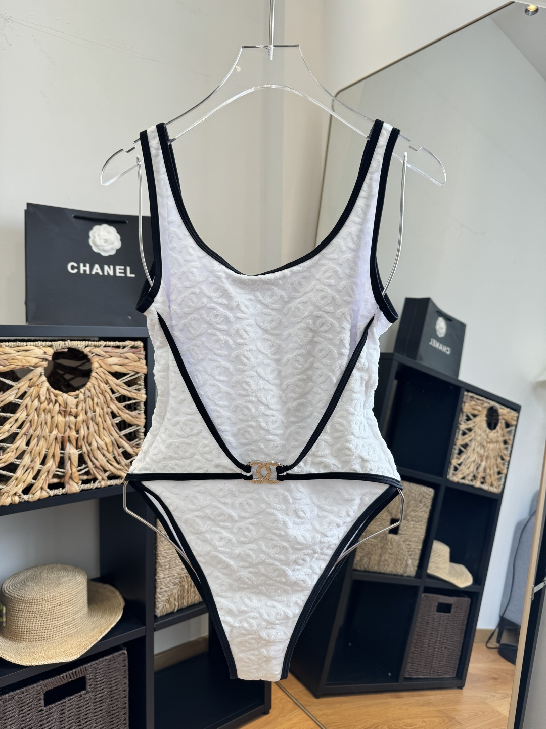 。Chanel香奈儿新款连体泳衣👙❤️😍🥰适合多种场景的游泳衣🏊‍♀️海边 游泳池 温泉 水上乐园 漂流