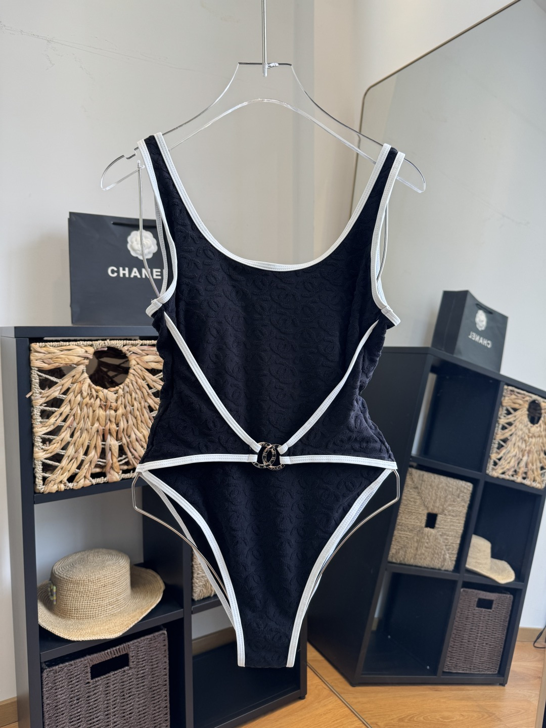 。Chanel香奈儿新款连体泳衣👙❤️😍🥰适合多种场景的游泳衣🏊‍♀️海边 游泳池 温泉 水上乐园 漂流