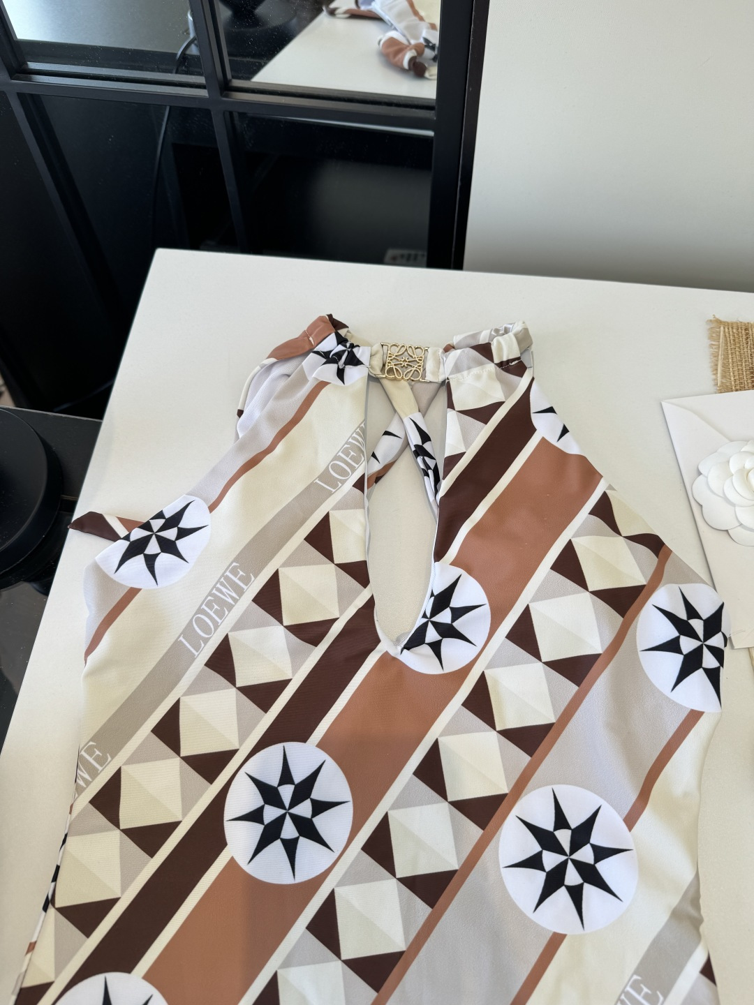 。LOEWE罗意威新款连体泳衣👙❤️😍🥰适合多种场景的游泳衣🏊‍♀️海边 游泳池 温泉 水上乐园 漂流都