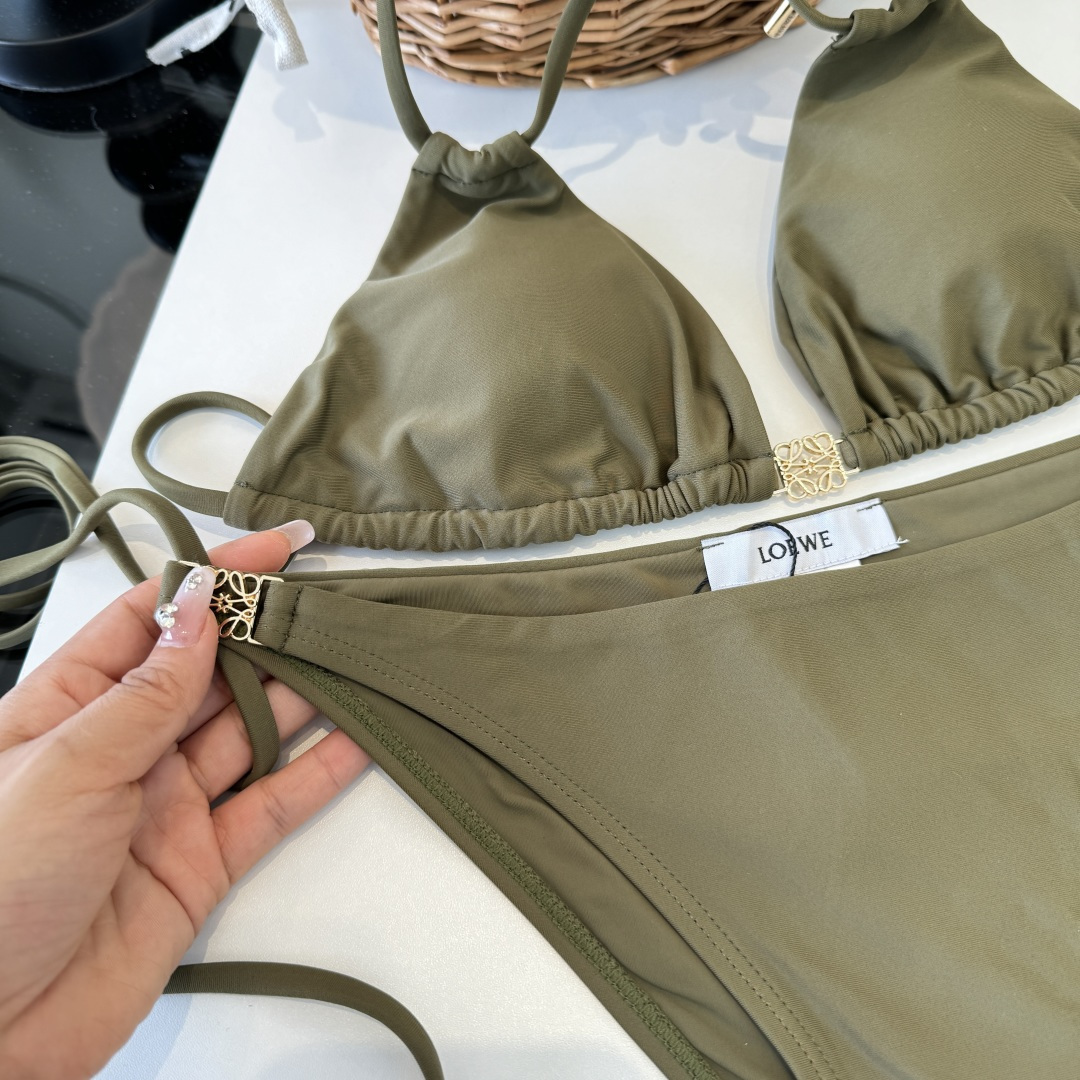 。罗意威LOEWE新款连体泳衣👙❤️😍🥰适合多种场景的游泳衣🏊‍♀️海边 游泳池 温泉 水上乐园 漂流都