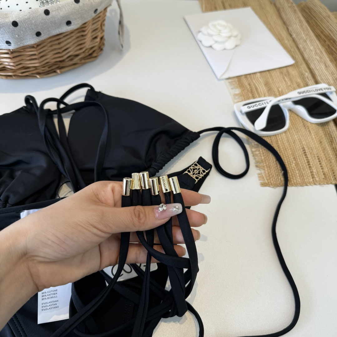 。罗意威LOEWE新款连体泳衣👙❤️😍🥰适合多种场景的游泳衣🏊‍♀️海边 游泳池 温泉 水上乐园 漂流都