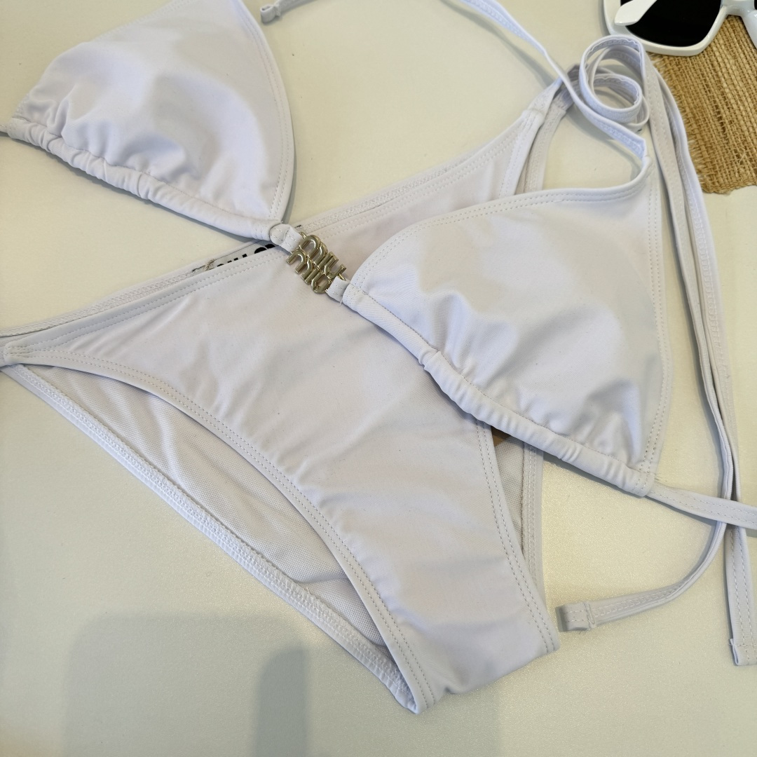 。miumiu缪缪新款连体比基尼泳衣👙❤️😍🥰适合多种场景的游泳衣🏊‍♀️海边 游泳池 温泉 水上乐园 