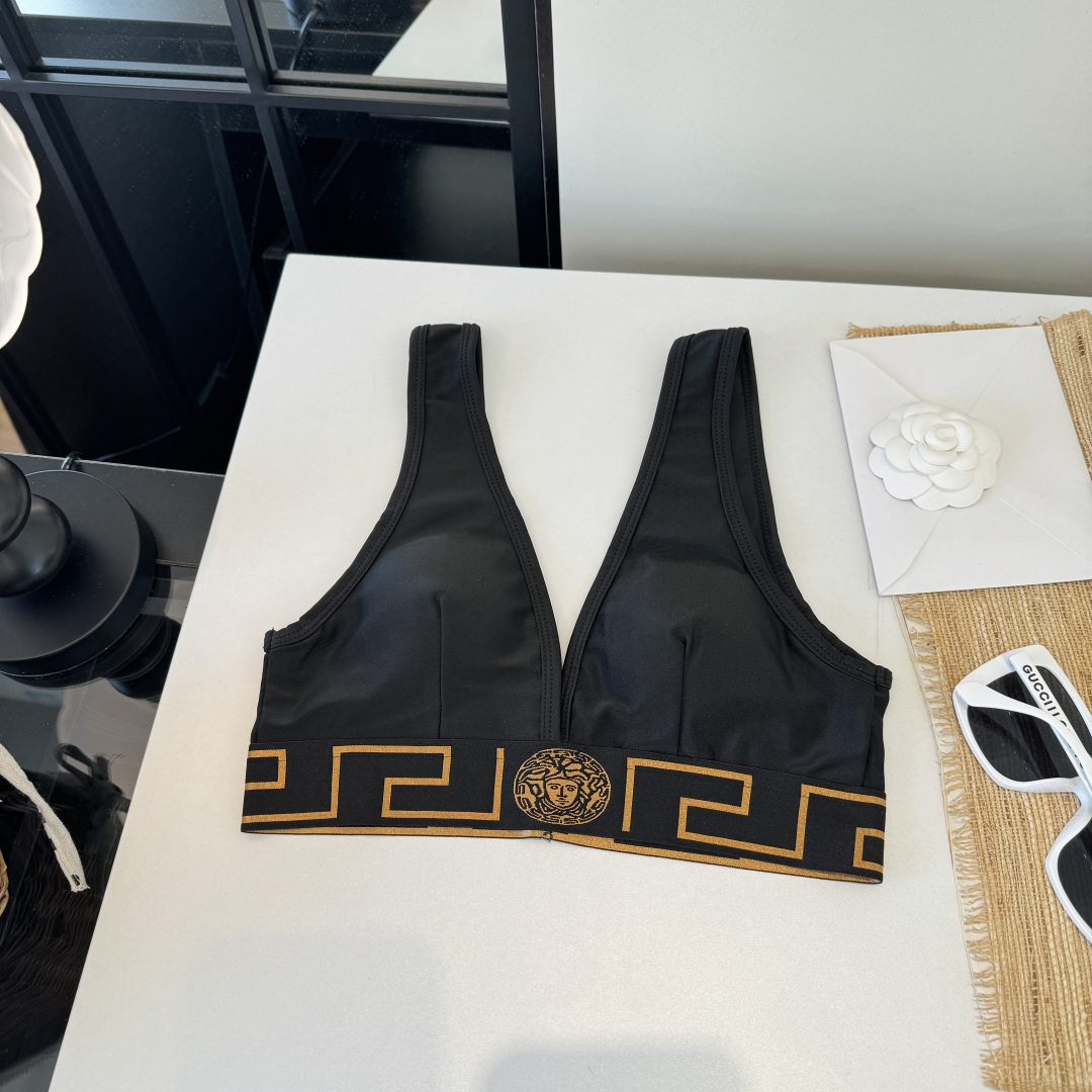 。范思哲分体比基尼👙泳衣 😍🥰适合多种场景的游泳衣🏊‍♀️海边 游泳池 温泉 水上乐园 漂流都可以😌内搭