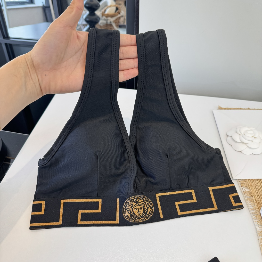 。范思哲分体比基尼👙泳衣 😍🥰适合多种场景的游泳衣🏊‍♀️海边 游泳池 温泉 水上乐园 漂流都可以😌内搭