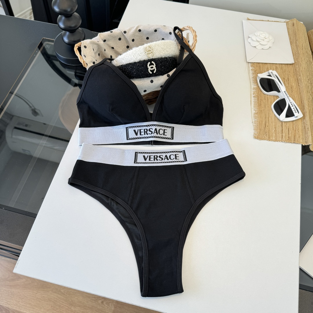 。范思哲分体比基尼👙泳衣 😍🥰适合多种场景的游泳衣🏊‍♀️海边 游泳池 温泉 水上乐园 漂流都可以😌内搭