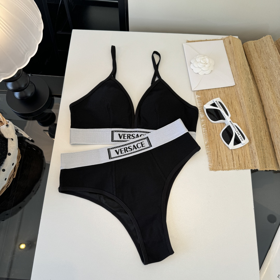 。范思哲分体比基尼👙泳衣 😍🥰适合多种场景的游泳衣🏊‍♀️海边 游泳池 温泉 水上乐园 漂流都可以😌内搭