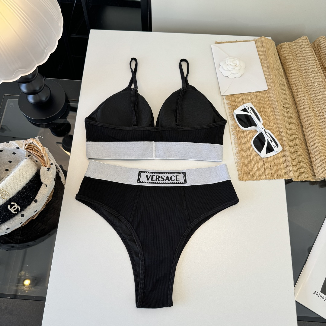 。范思哲分体比基尼👙泳衣 😍🥰适合多种场景的游泳衣🏊‍♀️海边 游泳池 温泉 水上乐园 漂流都可以😌内搭