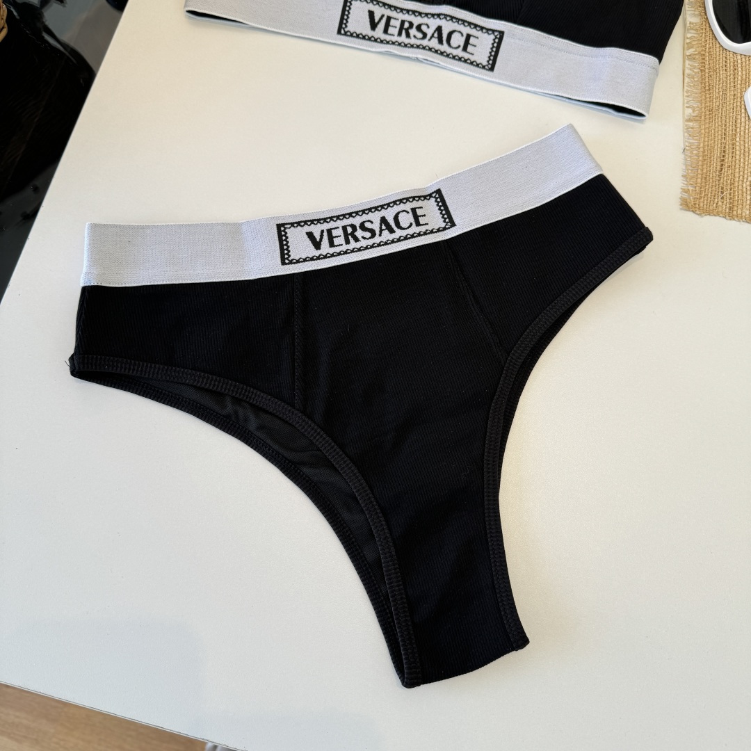 。范思哲分体比基尼👙泳衣 😍🥰适合多种场景的游泳衣🏊‍♀️海边 游泳池 温泉 水上乐园 漂流都可以😌内搭