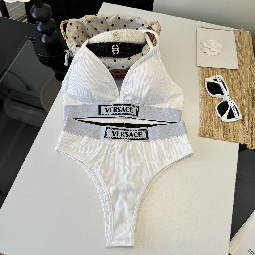 。范思哲分体比基尼👙泳衣 😍🥰适合多种场景的游泳衣🏊‍♀️海边 游泳池 温泉 水上乐园 漂流都可以😌内搭